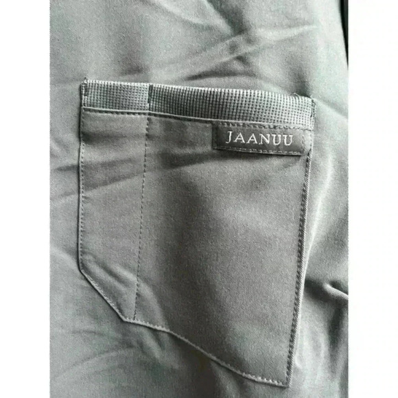 Jaanuu‎ Women's 2-Pocket Tuck-in Scrub Top - Picture 9 of 9